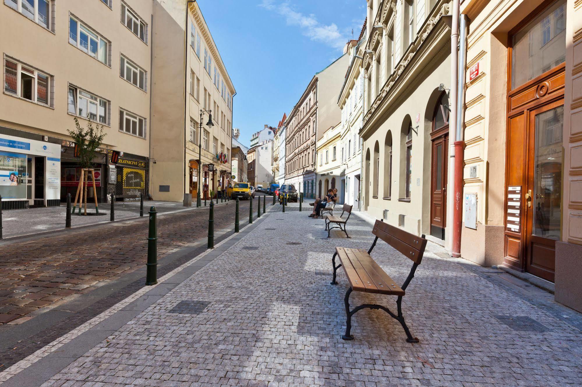 Lovely Prague Apartments - Truhlarska Exteriör bild